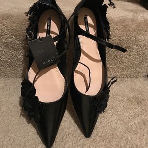 Brand New Leather Zara Floral Flats w/ anklestrap